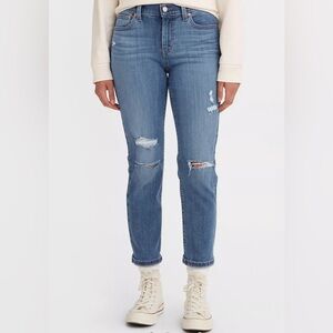 LEVI’S BOYFRIEND MID RISE DISTRESSED BLUE DENIM JEANS - SIZE 29 (W29, L27)